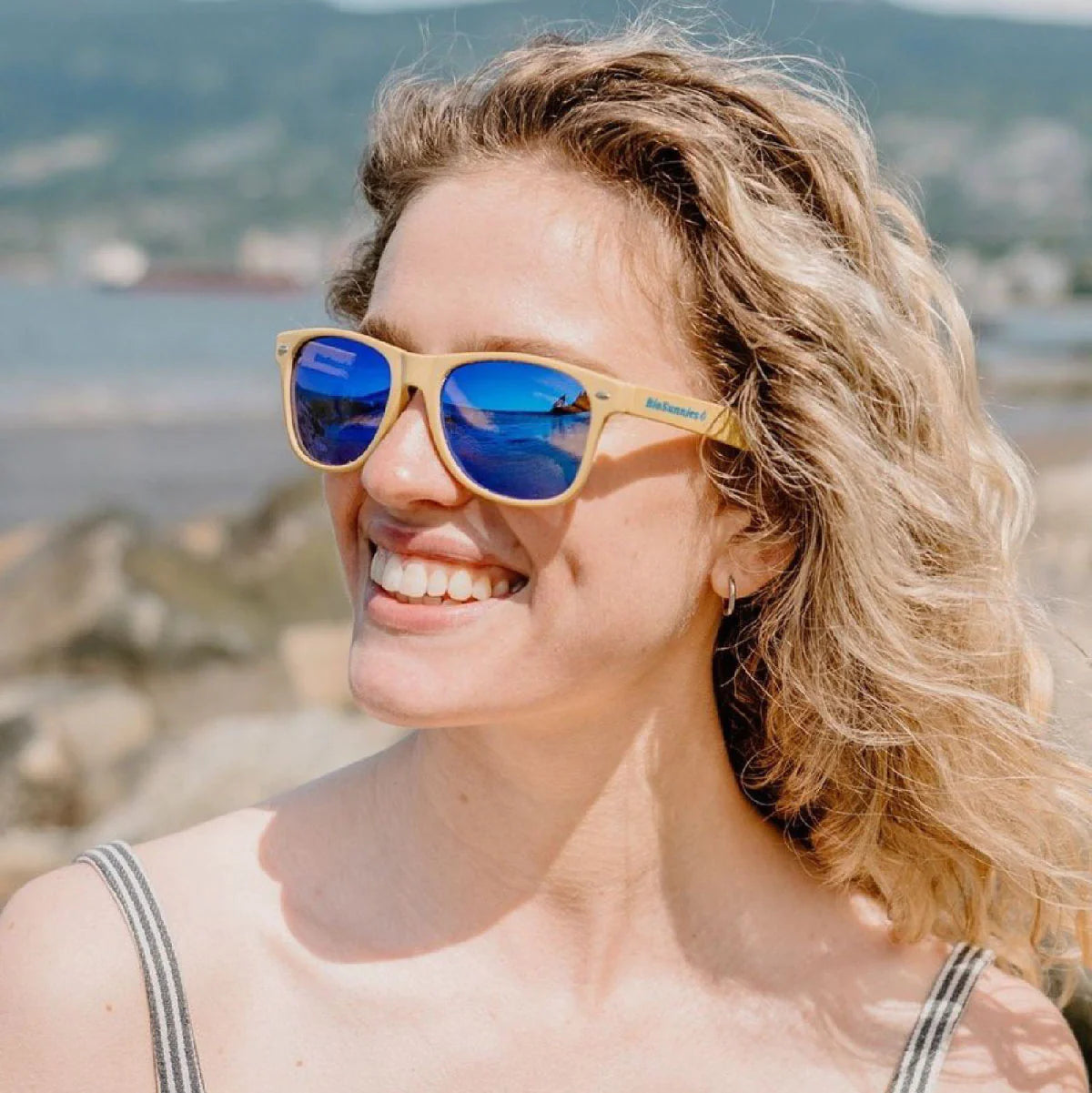 Woman with yellow biosunnies